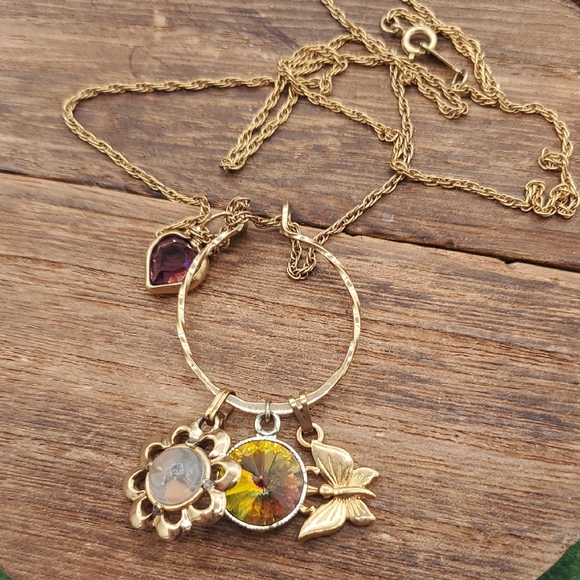 Avon Floral & Crystal Charm Necklace Yellow and Purple Accents 26 In N3915
